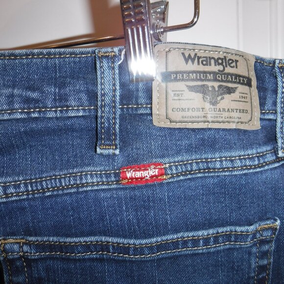 Wrangler relaxed boot cut Blue Jeans 36x32 - Picture 3 of 5